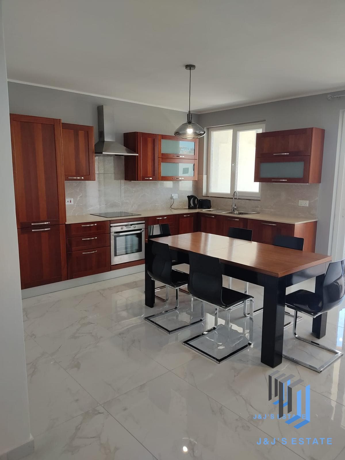 Three-bedroom apartment with terrace in central St Julian's · 1