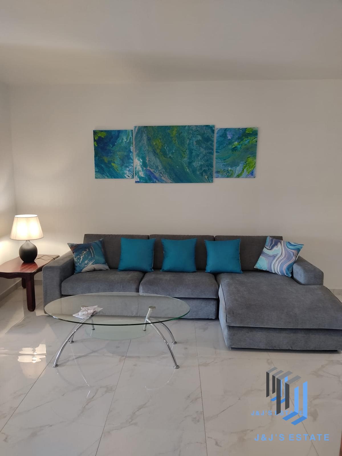 Three-bedroom apartment with terrace in central St Julian's · 3