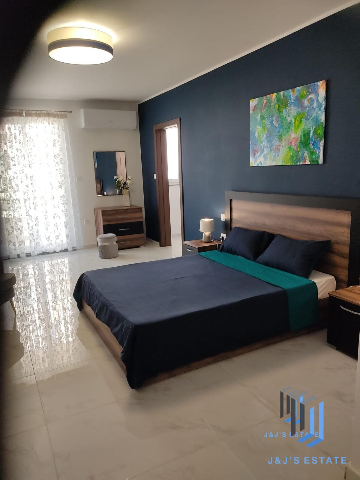 Three-bedroom apartment with terrace in central St Julian's · 4