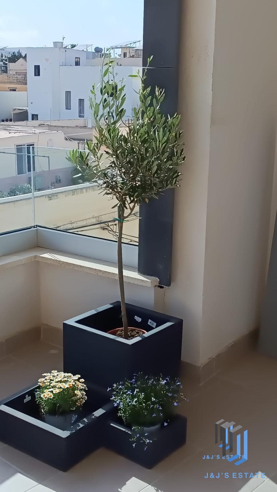 Three-bedroom apartment with terrace in central St Julian's · 7