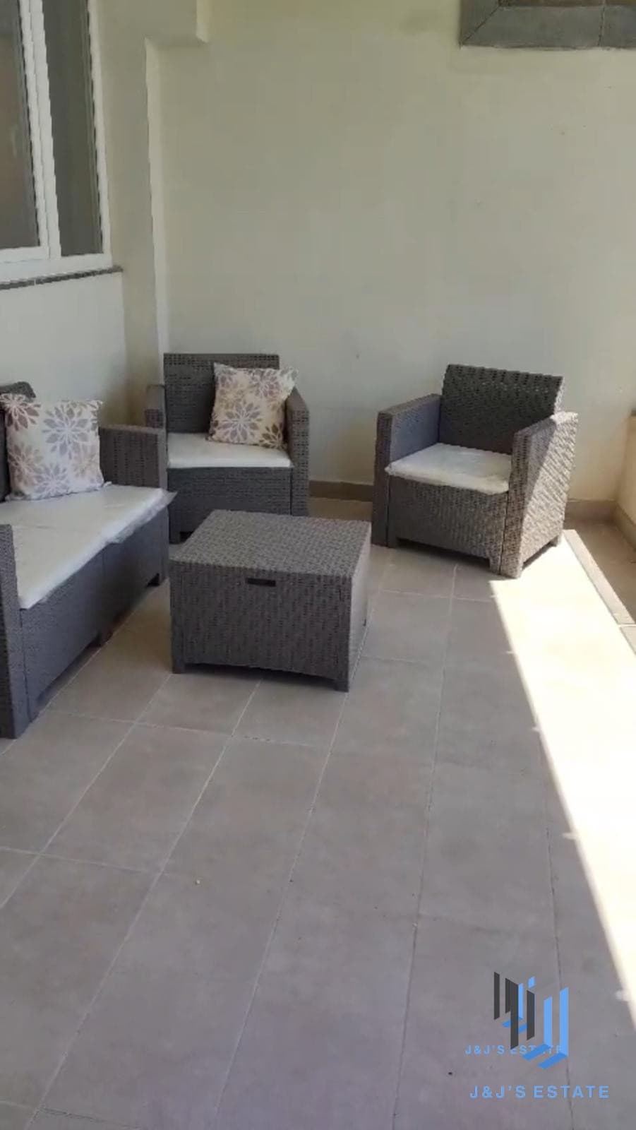 Three-bedroom apartment with terrace in central St Julian's · 8