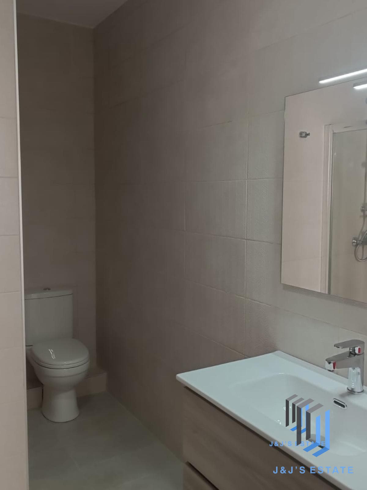 Three-bedroom apartment with terrace in central St Julian's · 10