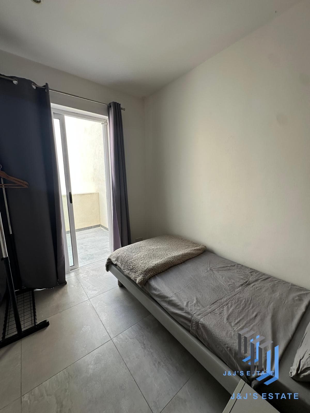 Modern 2-Bedroom Duplex Penthouse in Gzira with Terrace · 3