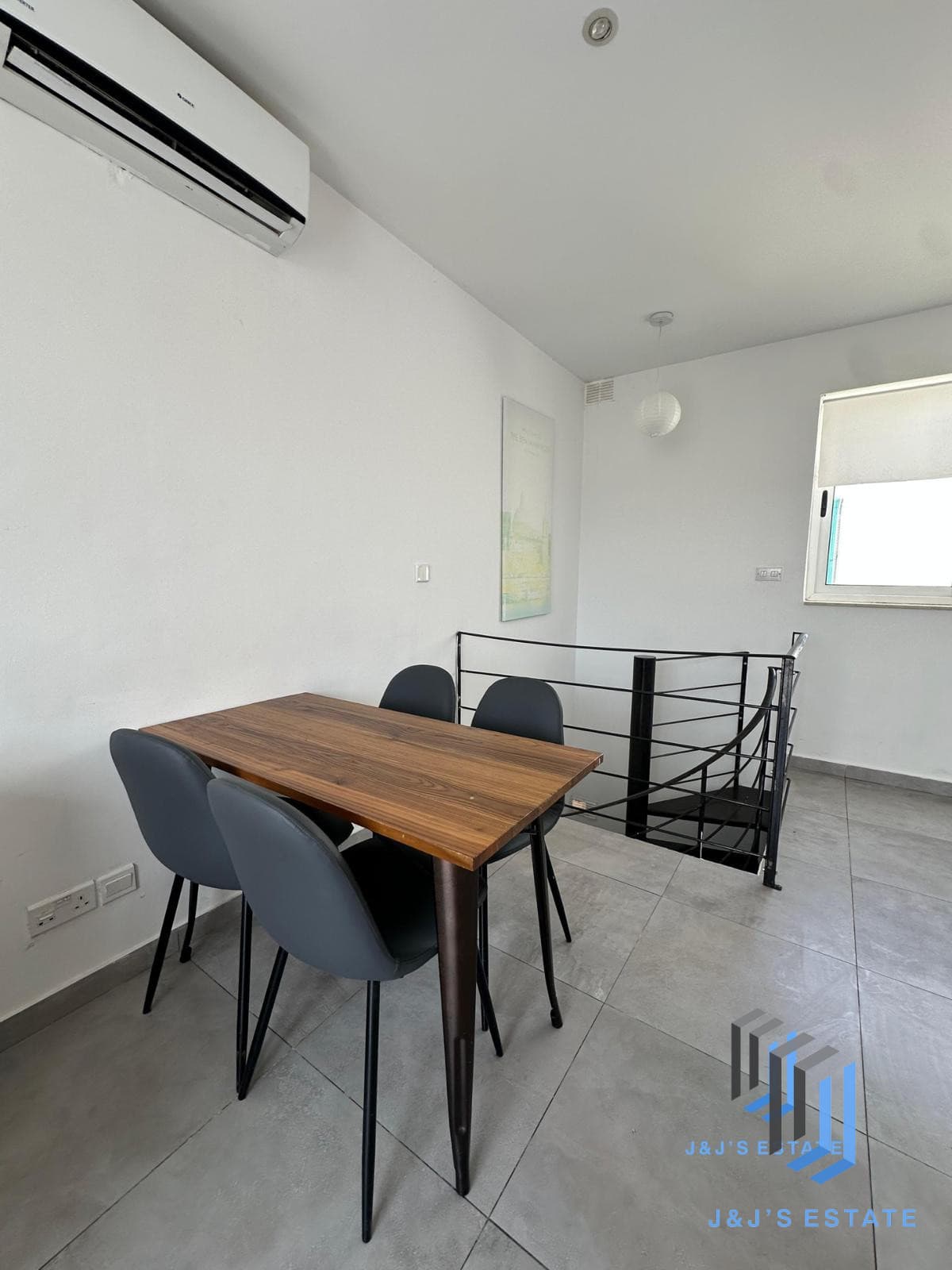 Modern 2-Bedroom Duplex Penthouse in Gzira with Terrace · 4