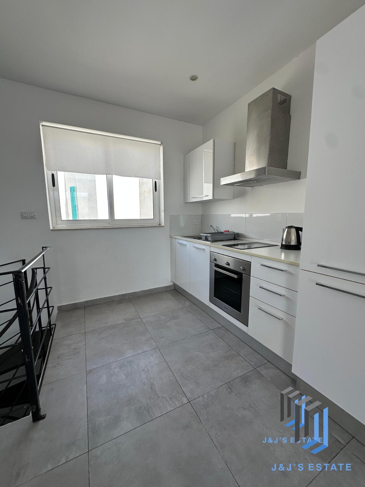 Modern 2-Bedroom Duplex Penthouse in Gzira with Terrace · 6