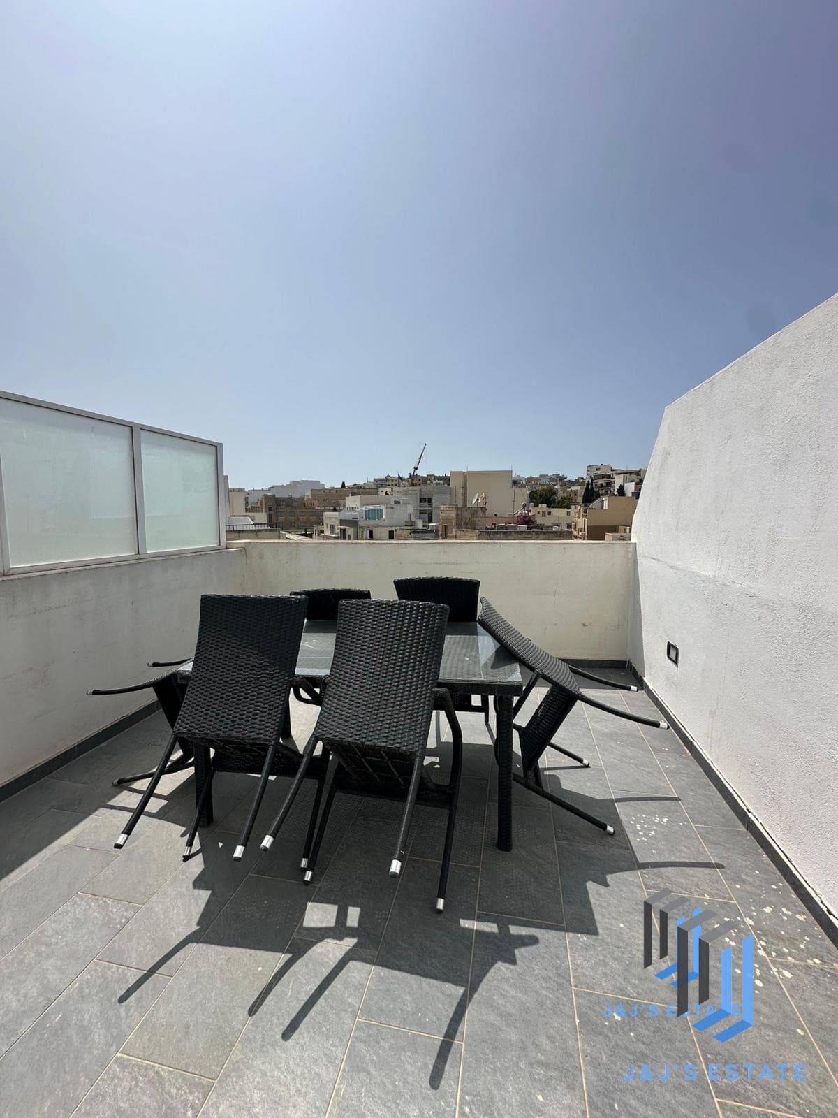 Modern 2-Bedroom Duplex Penthouse in Gzira with Terrace · 9