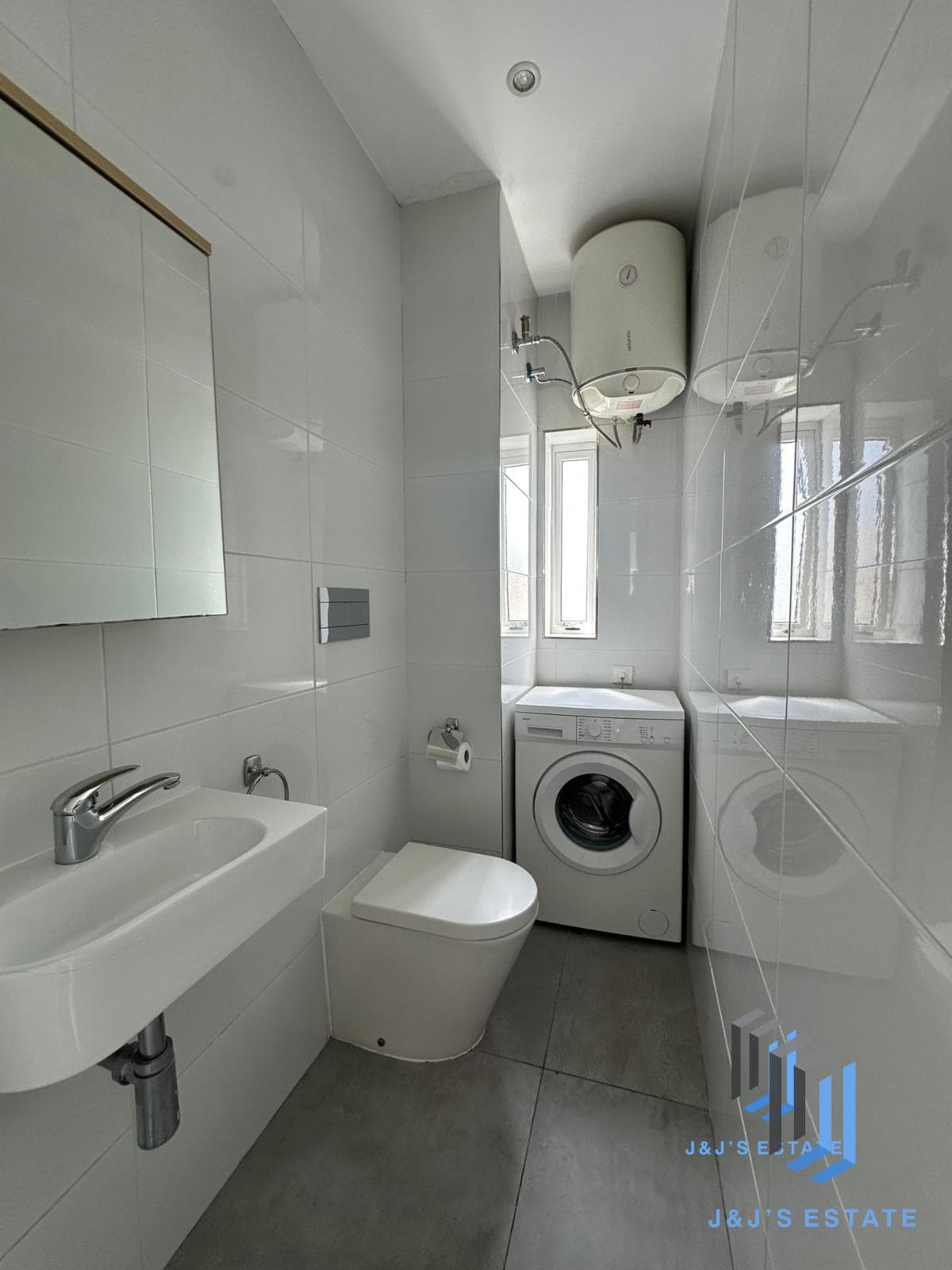Modern 2-Bedroom Duplex Penthouse in Gzira with Terrace · 10