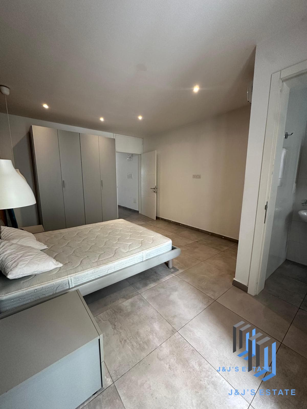 Modern Apartment in Central Gzira · 6