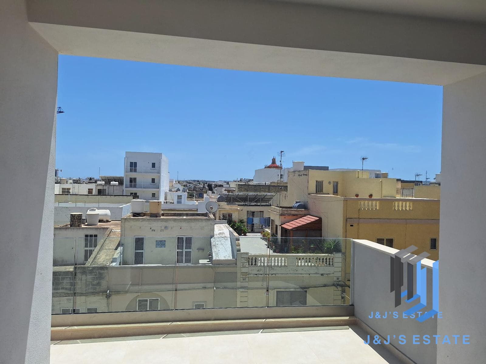 Spacious 3-Bedroom Apartment in Balzan · 5