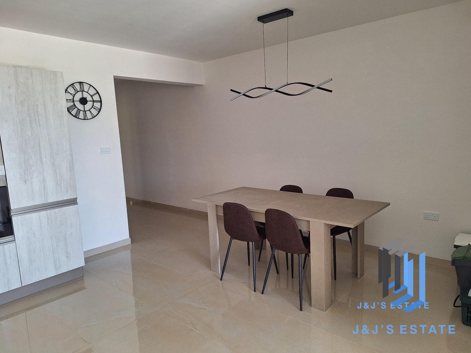 Spacious 3-Bedroom Apartment in Balzan · 6