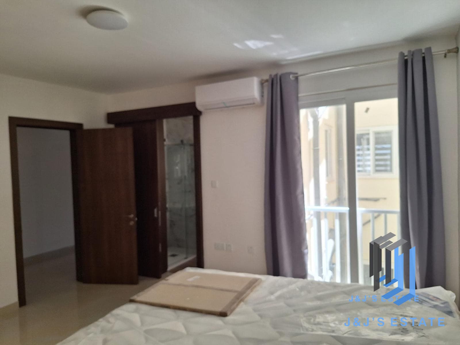 Spacious 3-Bedroom Apartment in Balzan · 10
