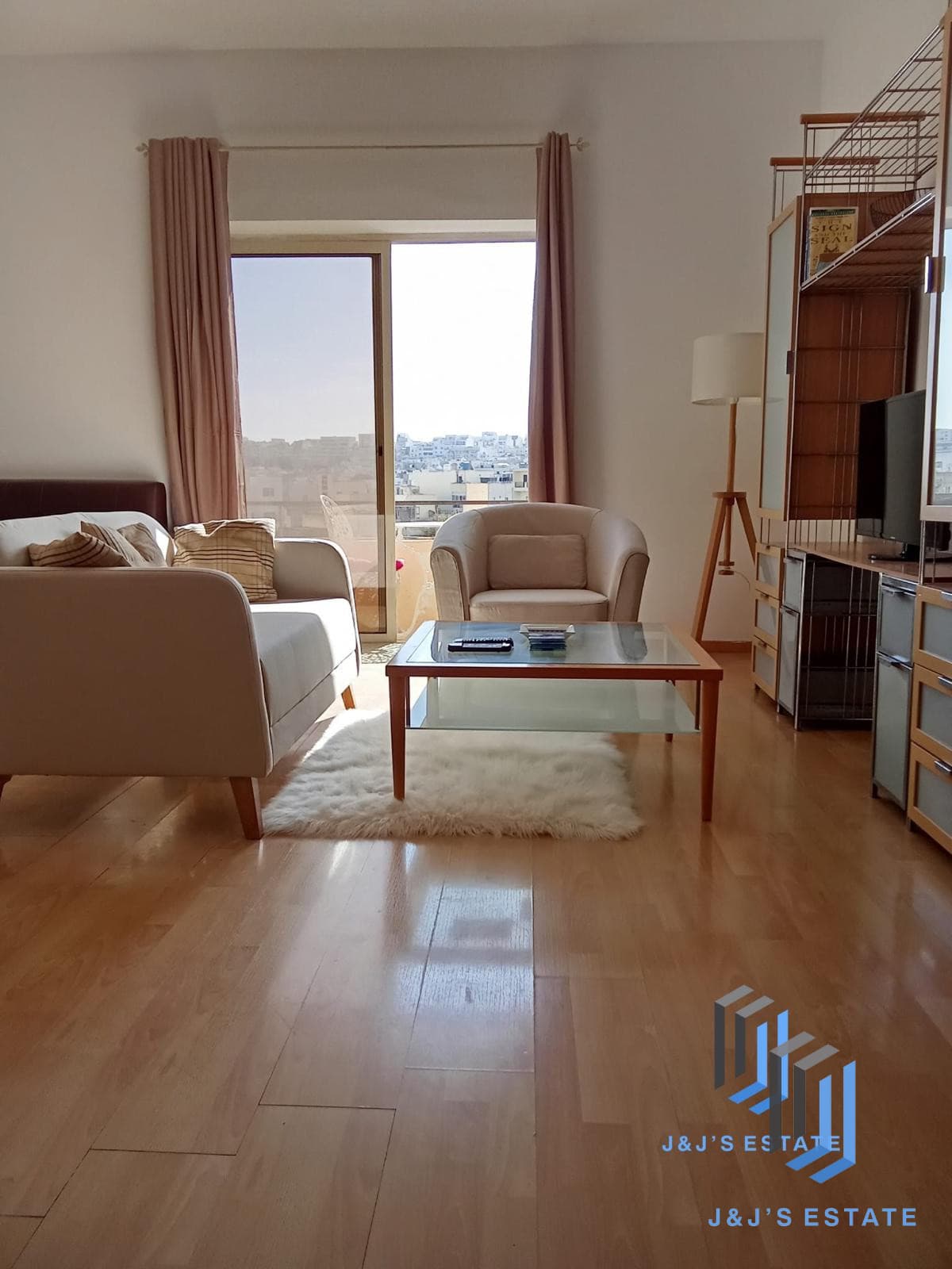 Modern 2-Bedroom Apartment in Swieqi · 2