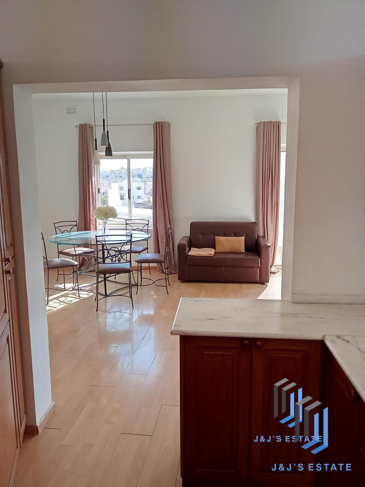 Modern 2-Bedroom Apartment in Swieqi · 7