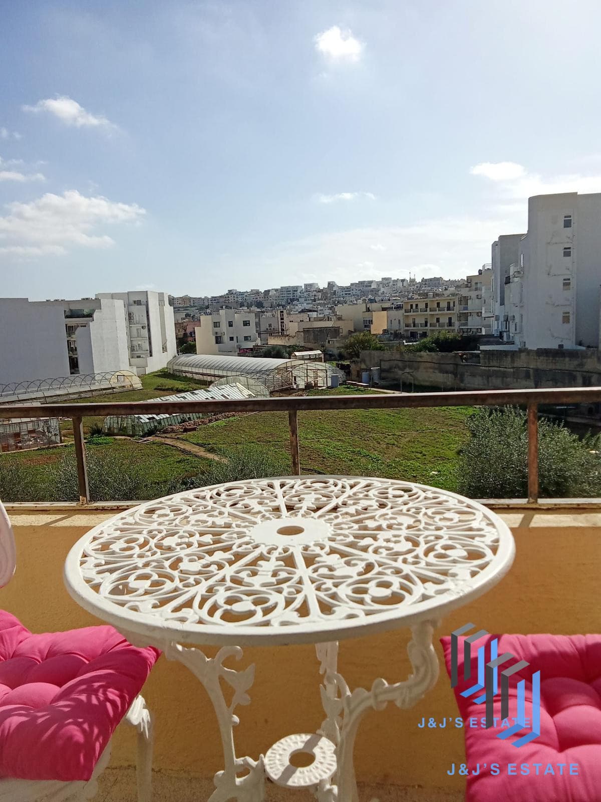 Modern 2-Bedroom Apartment in Swieqi · 9