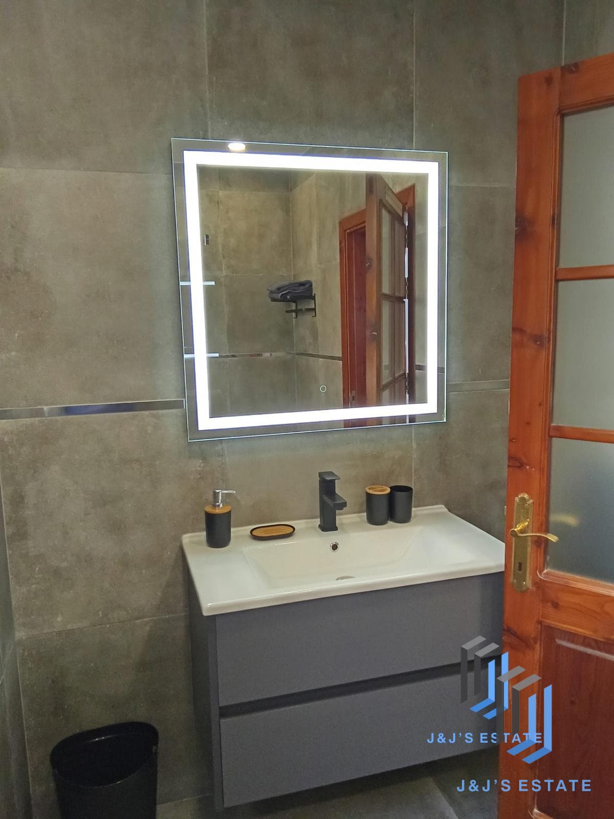 Modern 2-Bedroom Apartment in Swieqi · 27