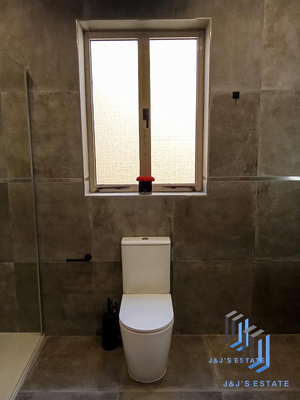 Modern 2-Bedroom Apartment in Swieqi · 28