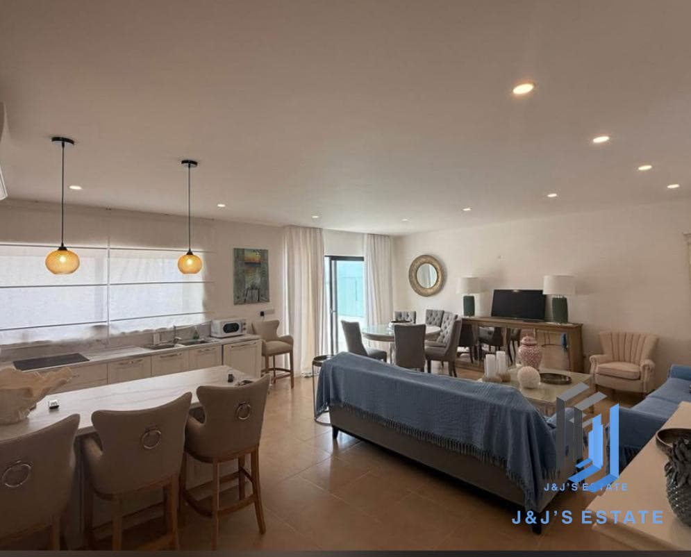 Elegant Penthouse with Huge Terrace in Marsalforn, Gozo · 2