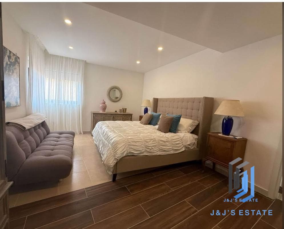 Elegant Penthouse with Huge Terrace in Marsalforn, Gozo · 4