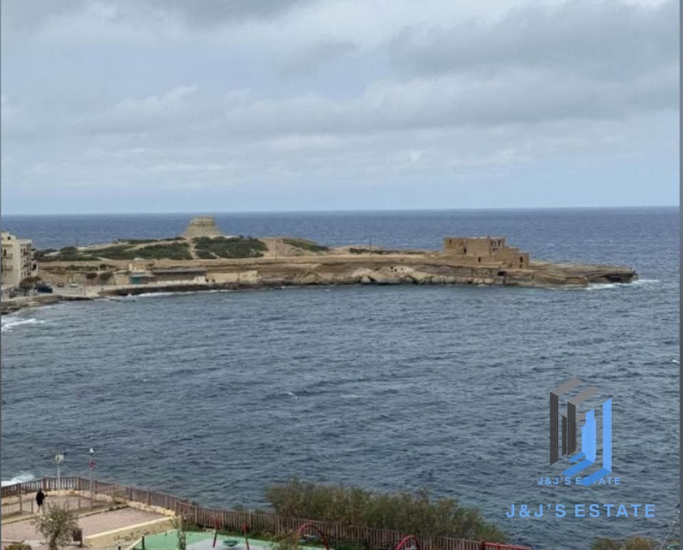 Elegant Penthouse with Huge Terrace in Marsalforn, Gozo · 6