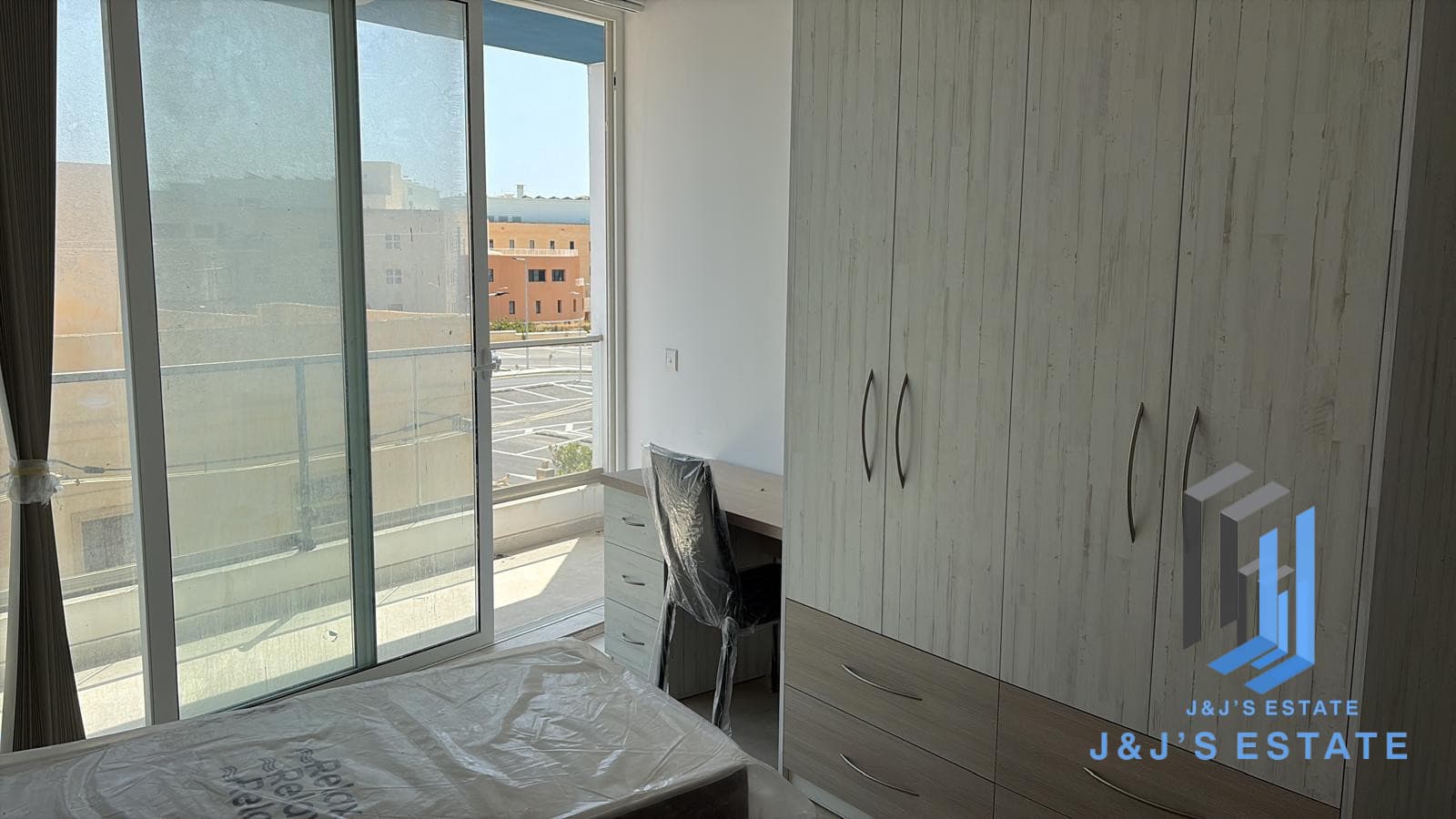 Modern 3-Bedroom Apartment in Birkirkara · 6