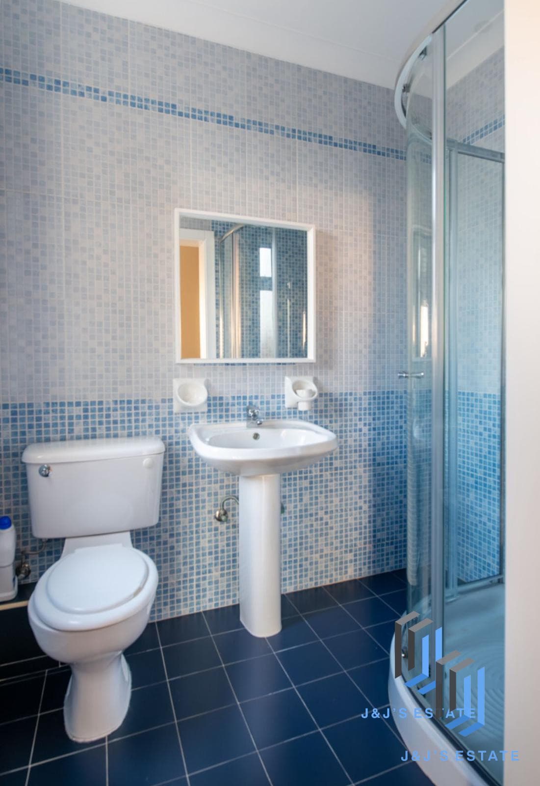 Spacious 3-Bedroom Apartment in Naxxar · 6