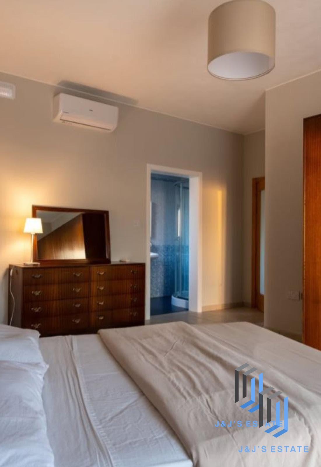 Spacious 3-Bedroom Apartment in Naxxar · 9