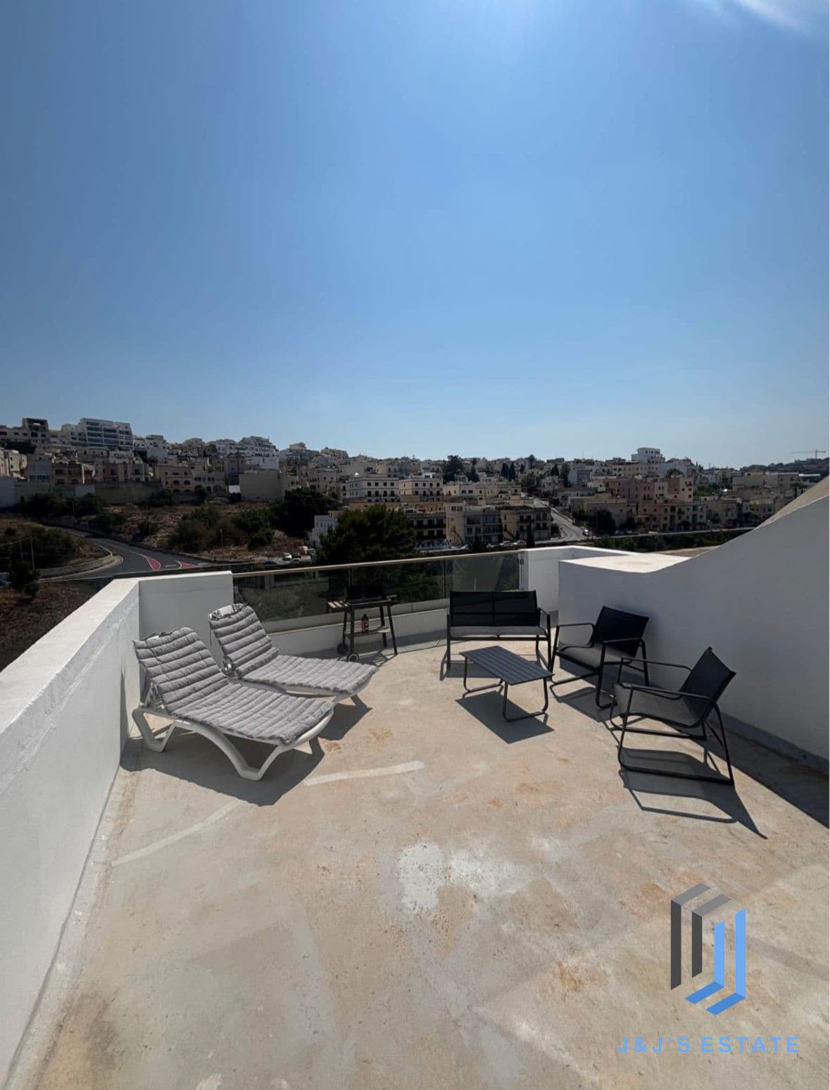 Fully Furnished Three Bedroom Apartment in Swieqi