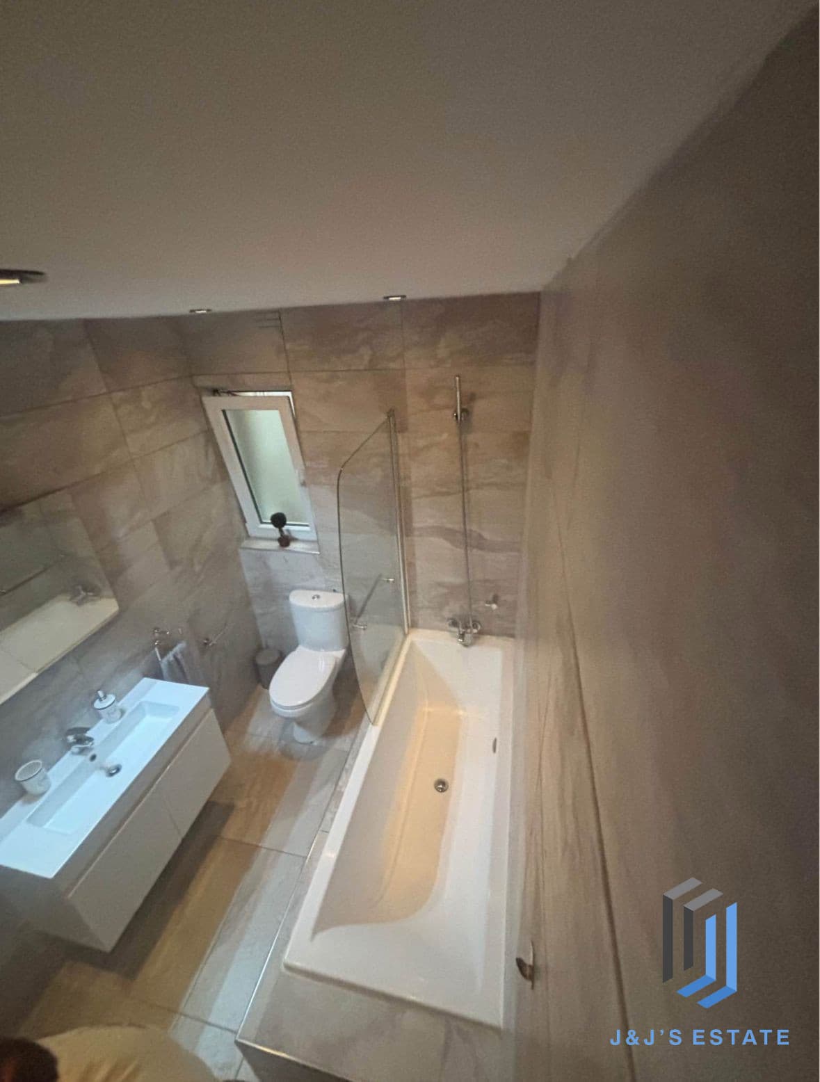 Fully Furnished Three Bedroom Apartment in Swieqi · 8