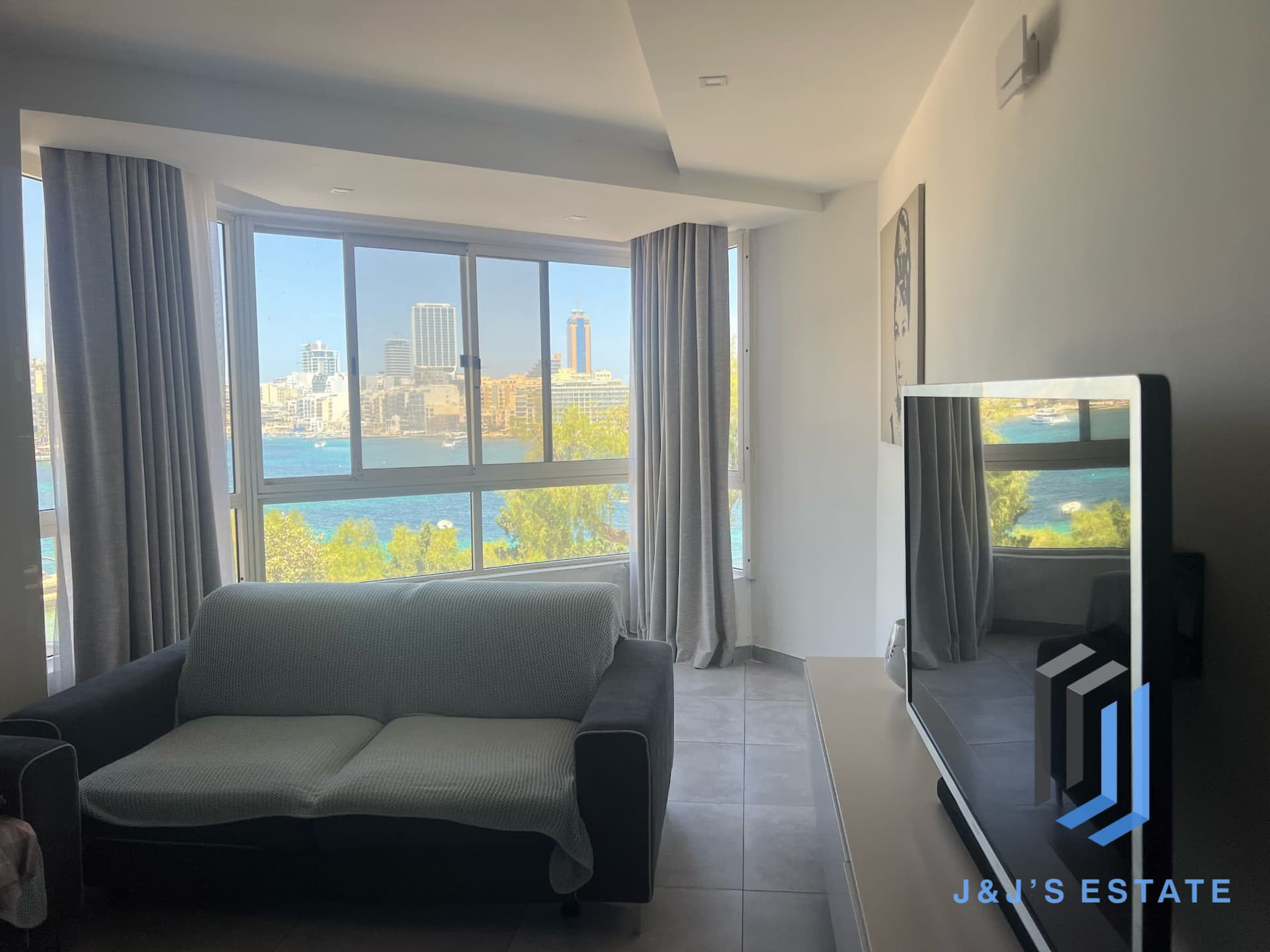 Modern Seafront 3-Bedroom Apartment with Car Space · 7