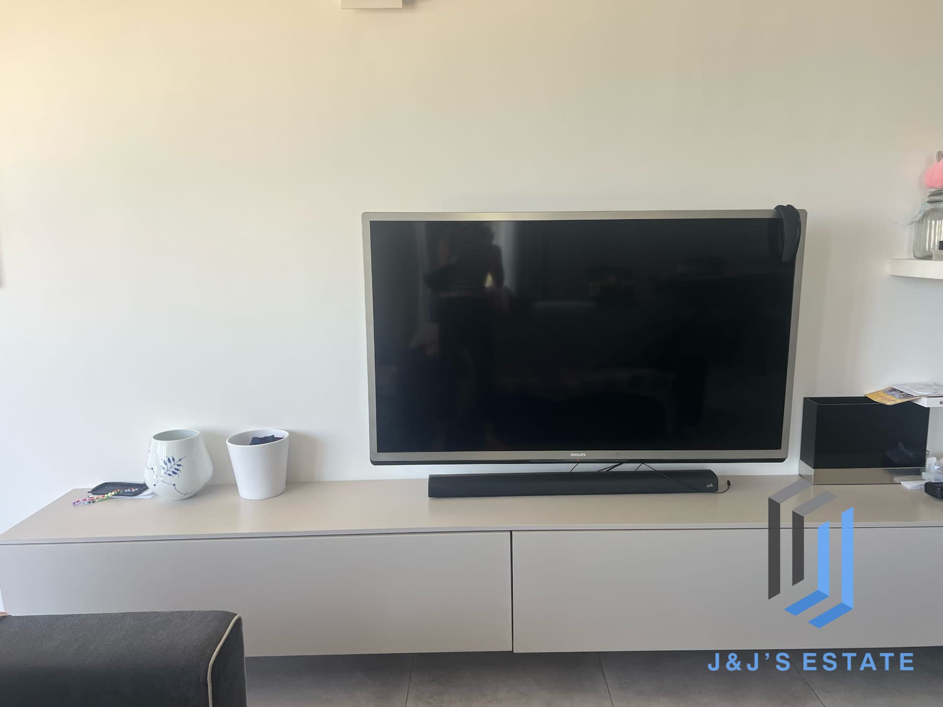 Modern Seafront 3-Bedroom Apartment with Car Space · 17