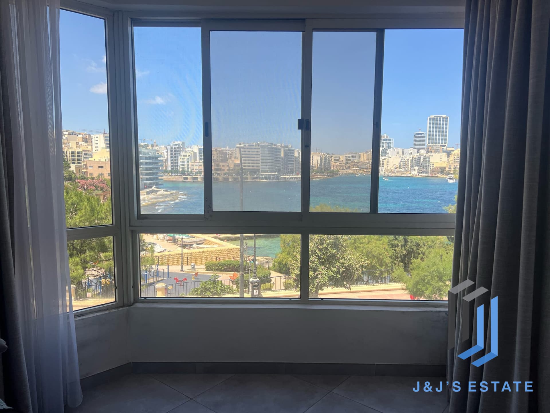 Modern Seafront 3-Bedroom Apartment with Car Space · 8