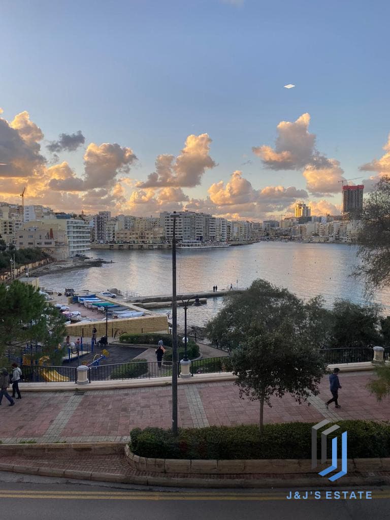 Modern Seafront 3-Bedroom Apartment with Car Space · 29
