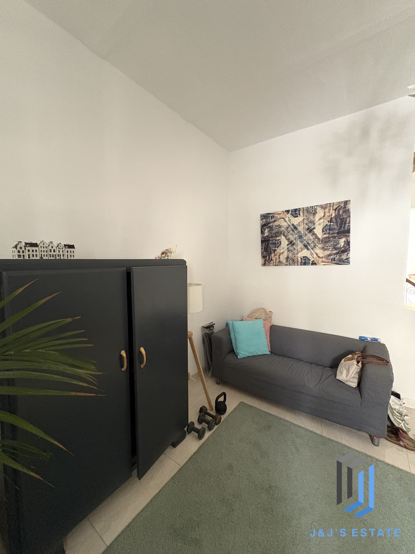 Elegant 4-Bedroom Townhouse with Courtyard and Roof Terrace in Sliema · 3
