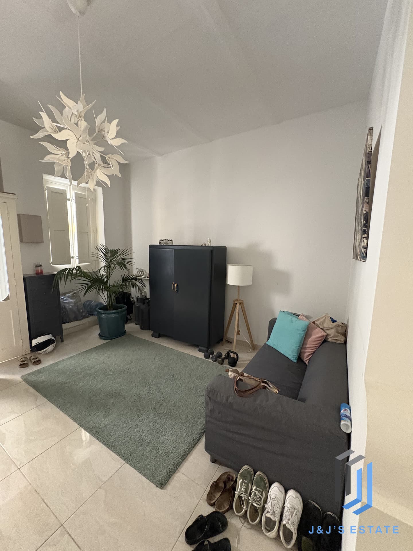Elegant 4-Bedroom Townhouse with Courtyard and Roof Terrace in Sliema · 4