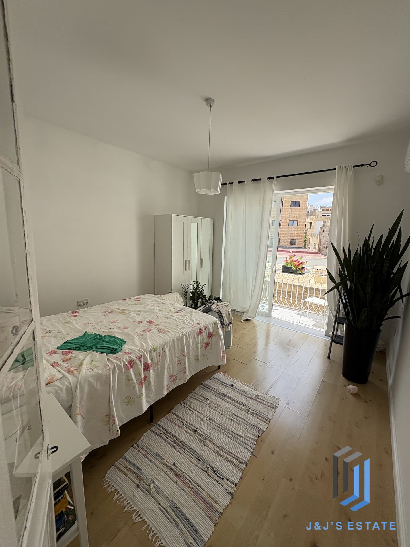 Elegant 4-Bedroom Townhouse with Courtyard and Roof Terrace in Sliema · 19