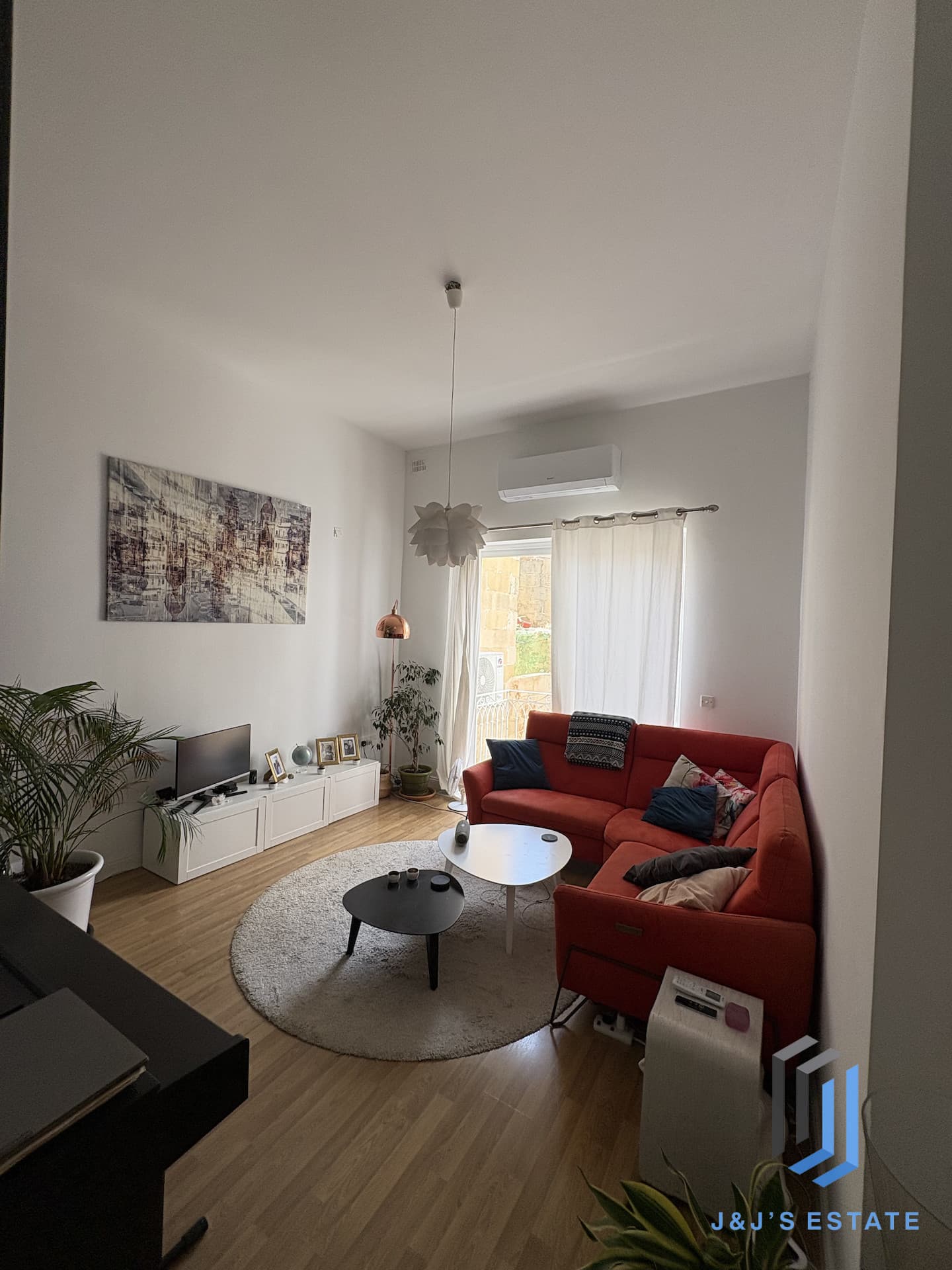 Elegant 4-Bedroom Townhouse with Courtyard and Roof Terrace in Sliema · 12