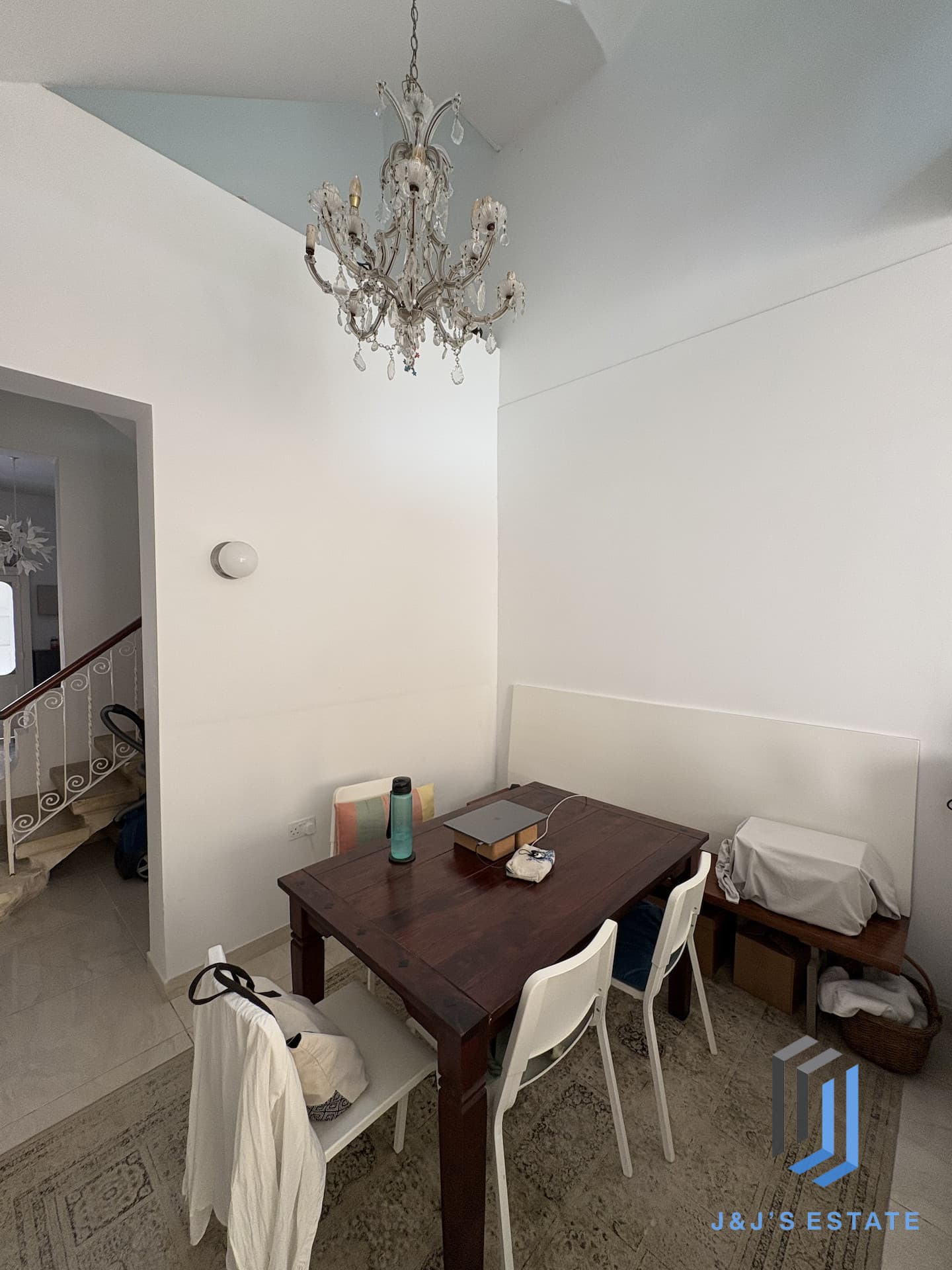Elegant 4-Bedroom Townhouse with Courtyard and Roof Terrace in Sliema · 5