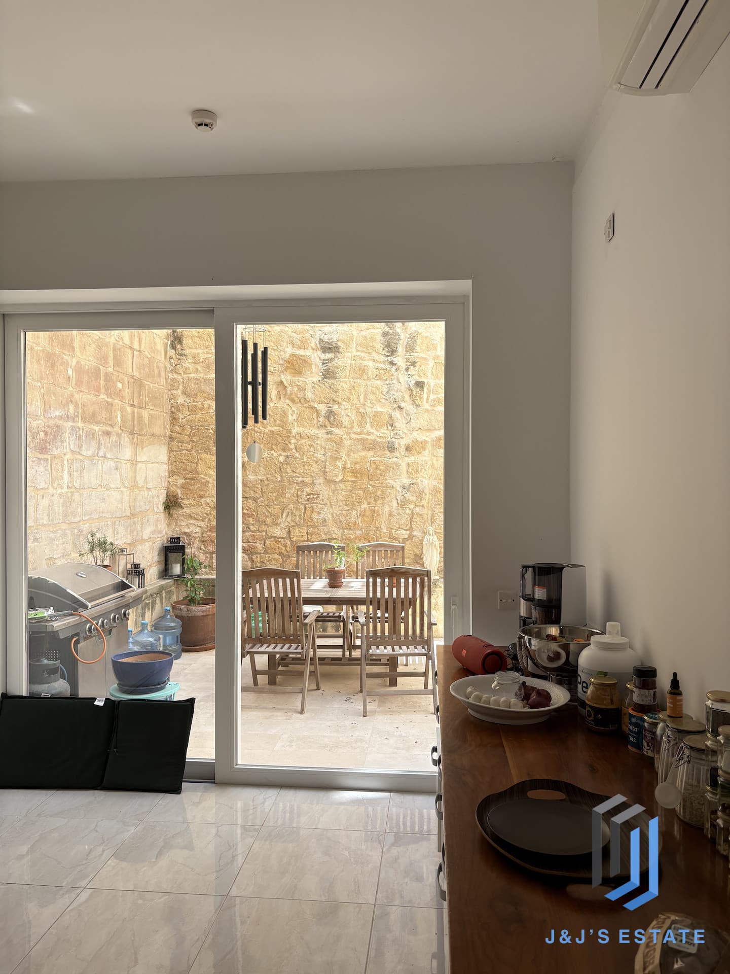 Elegant 4-Bedroom Townhouse with Courtyard and Roof Terrace in Sliema · 6