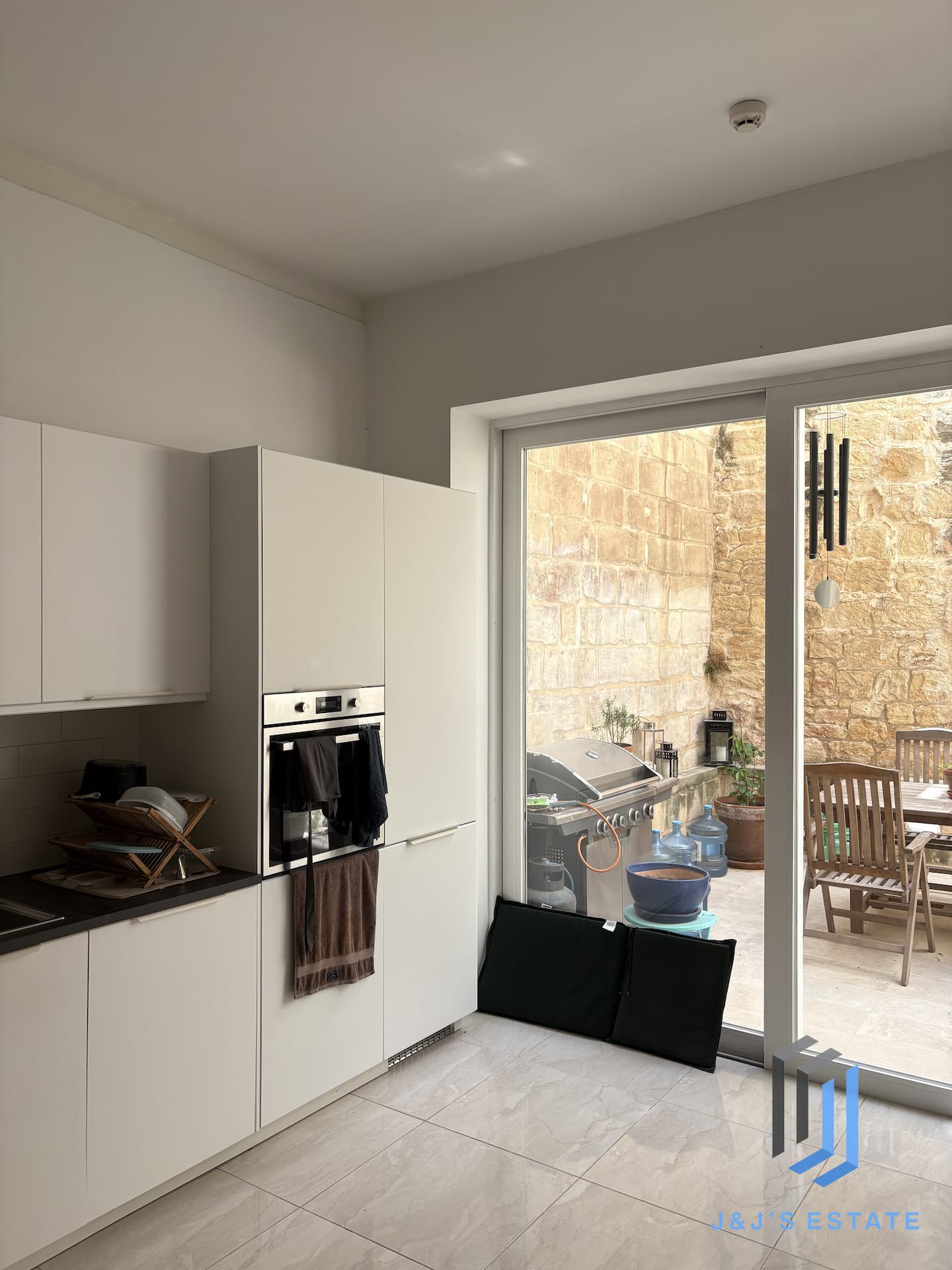 Elegant 4-Bedroom Townhouse with Courtyard and Roof Terrace in Sliema · 7
