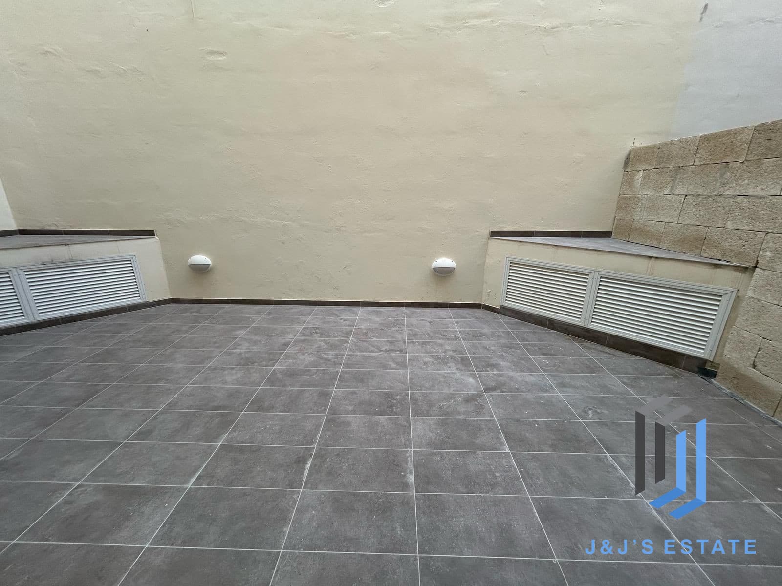 2 Bedroom Maisonette in Swieqi with Terrace · 5