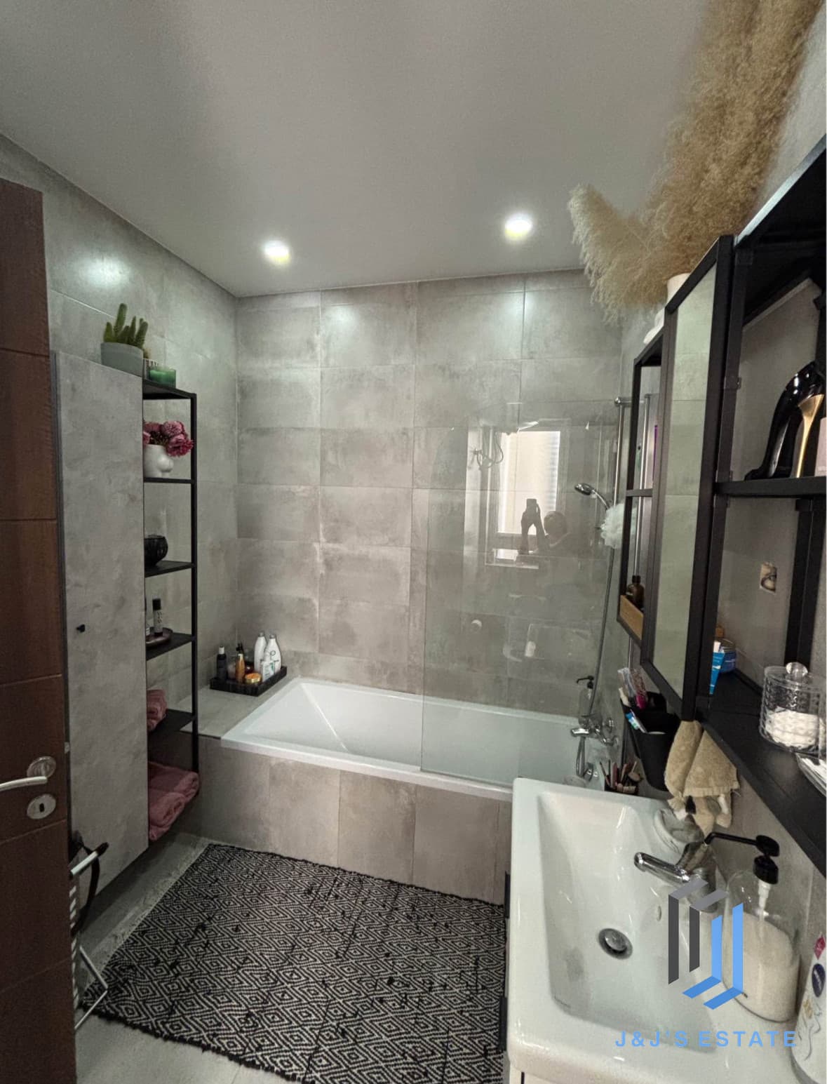 One Bedroom Apartment to Rent in Vibrant Sliema · 6
