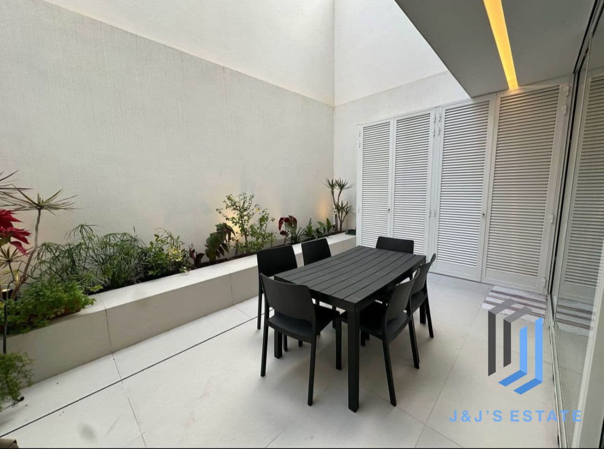 Brand New 2-Bedroom Maisonette · 2