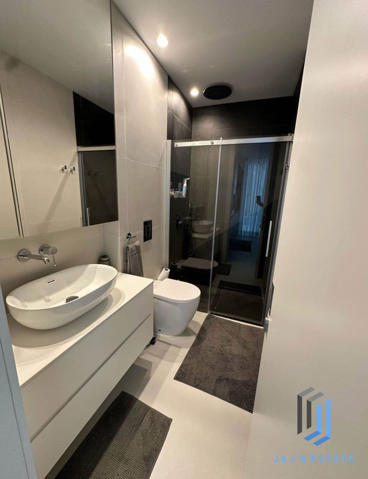 Brand New 2-Bedroom Maisonette · 4
