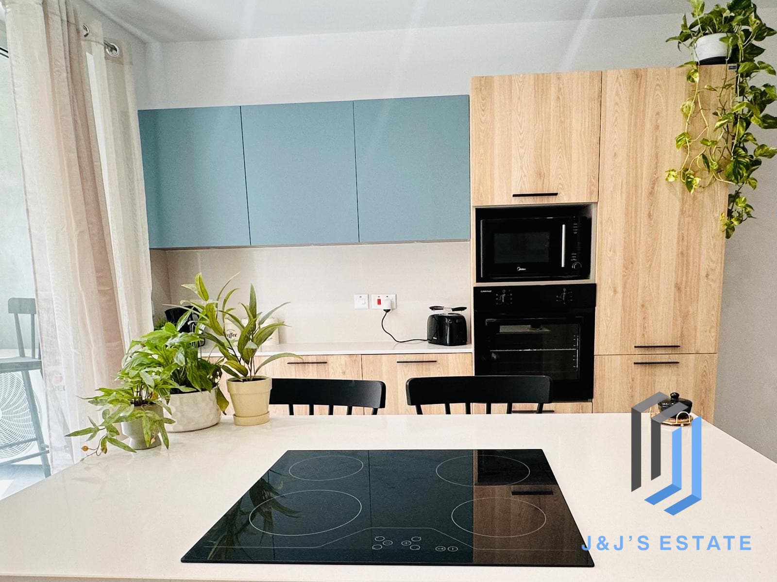 3 Bedroom Maisonette with Back Terrace · 2