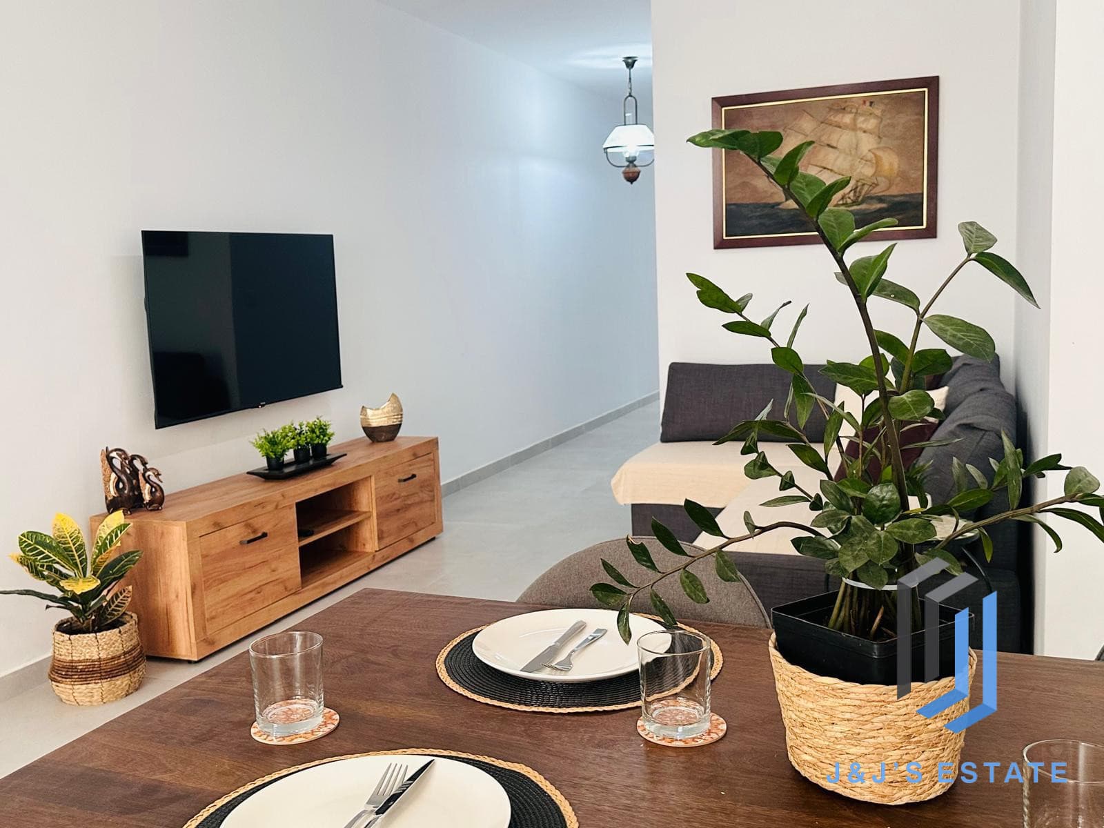 3 Bedroom Maisonette with Back Terrace · 9