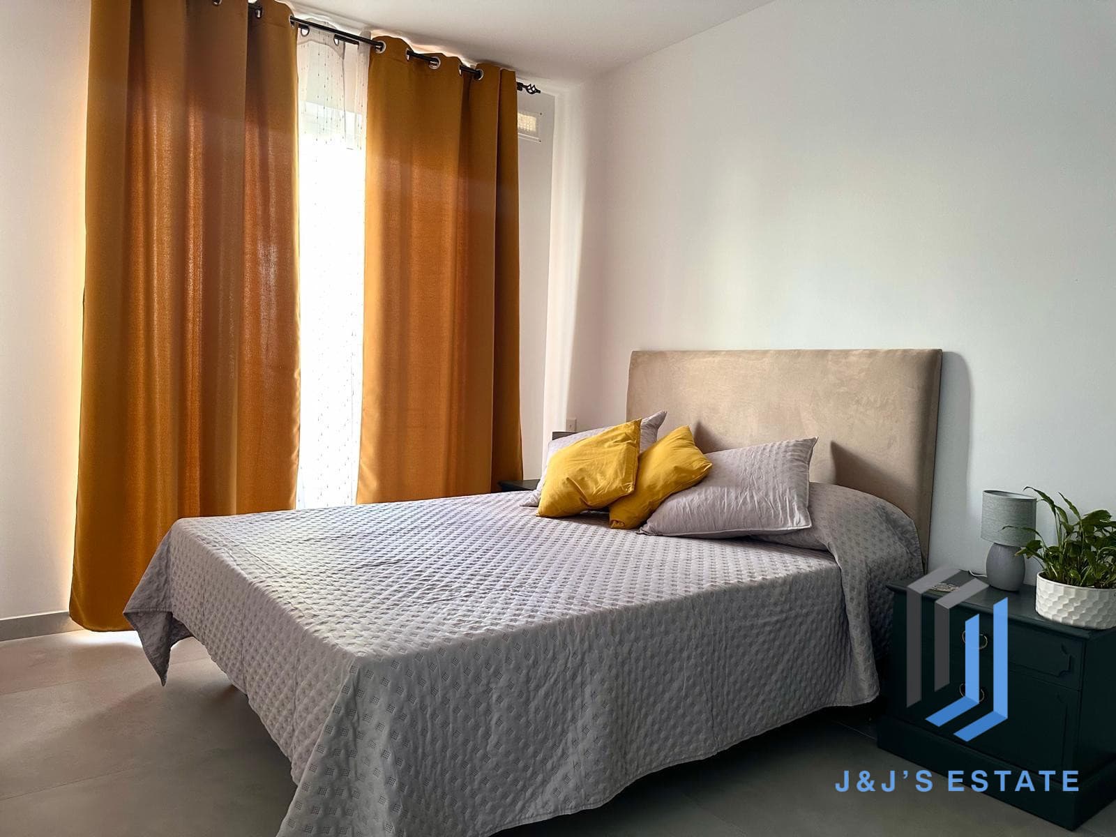 3 Bedroom Maisonette with Back Terrace · 14