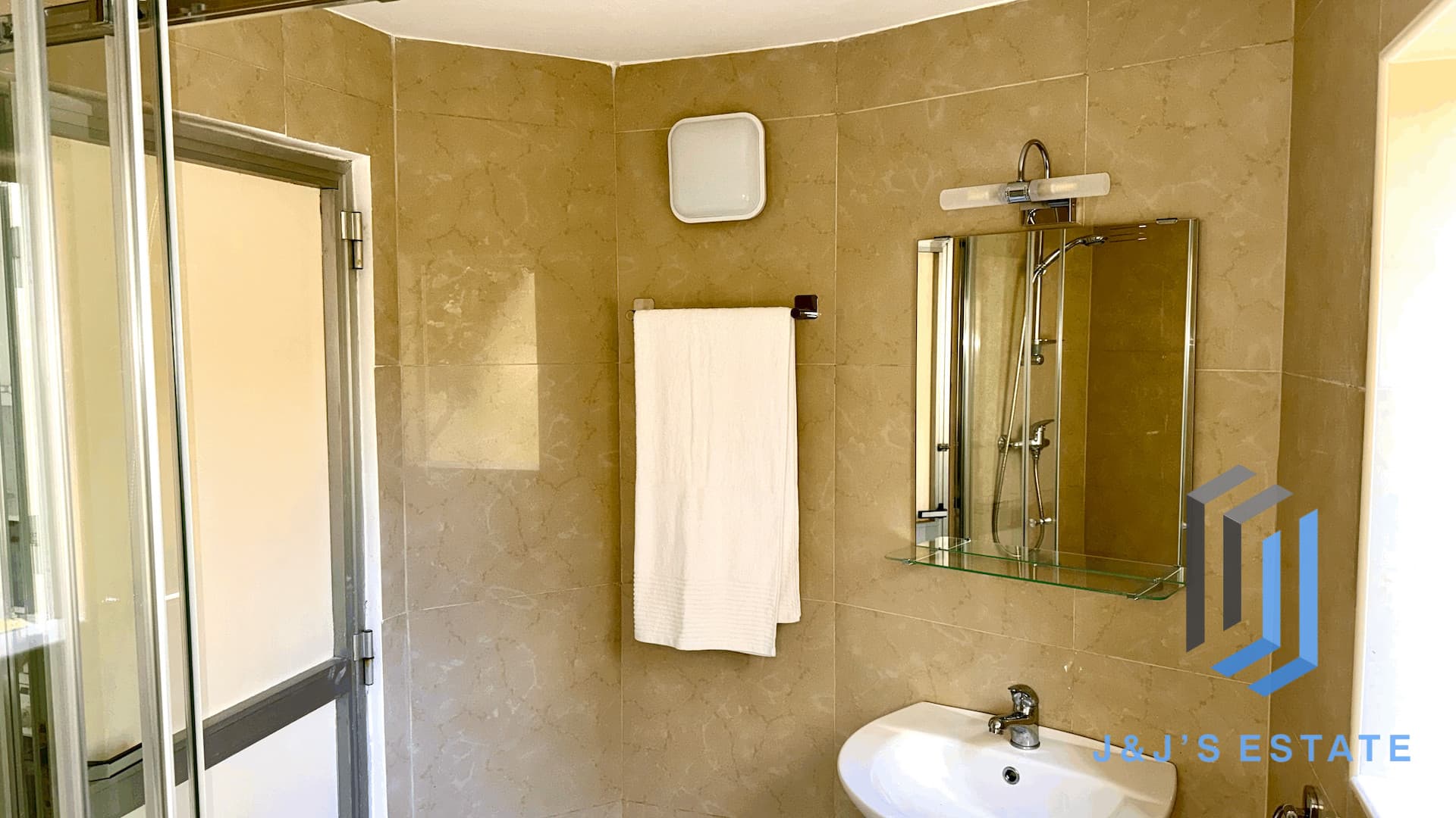 Fully Furnished Maisonette with One Bedroom in Lively St Julian's · 13