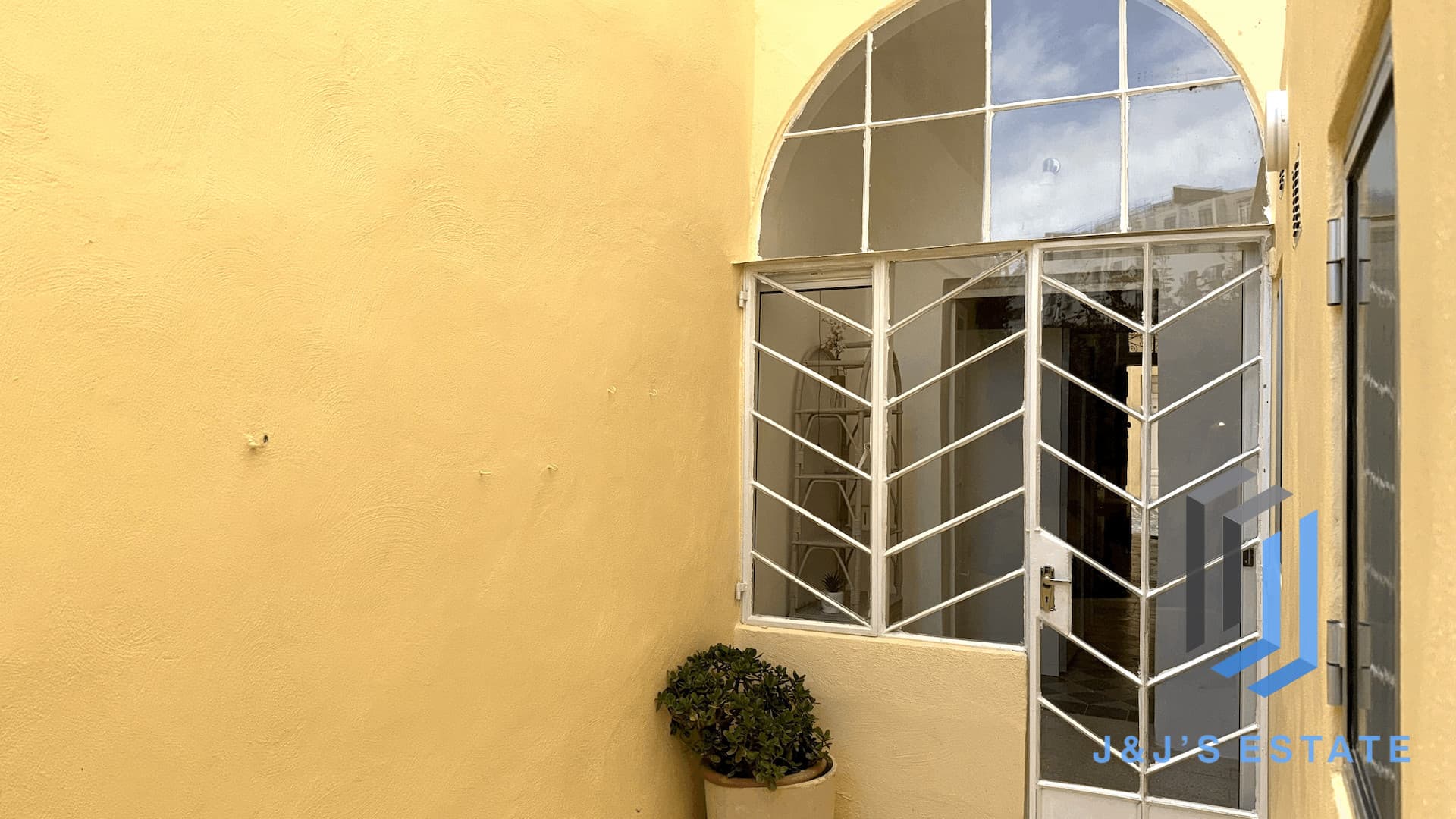 Fully Furnished Maisonette with One Bedroom in Lively St Julian's · 12