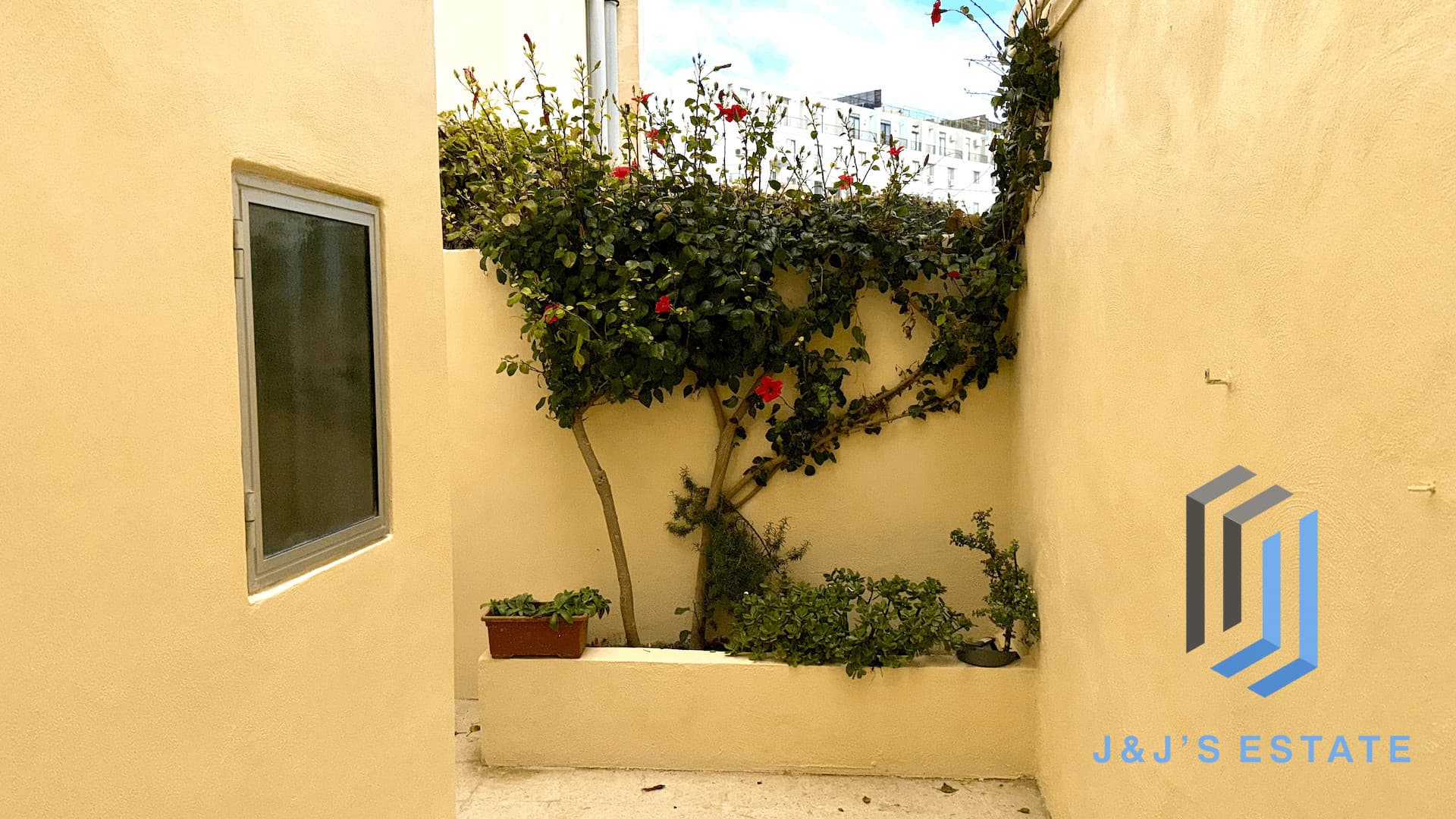 Fully Furnished Maisonette with One Bedroom in Lively St Julian's · 11