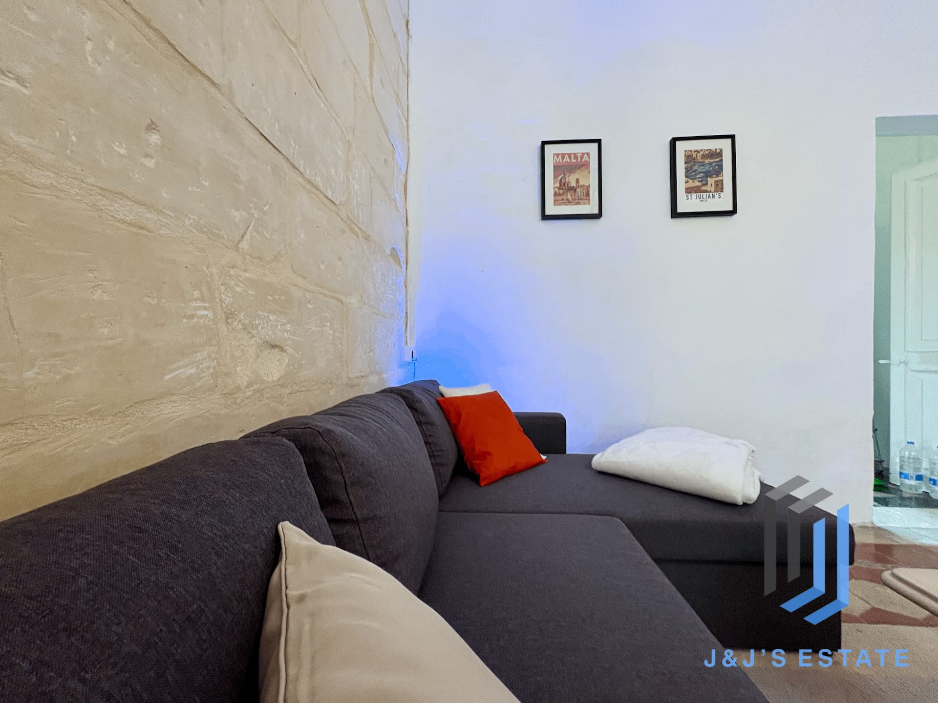 Fully Furnished Maisonette with One Bedroom in Lively St Julian's
